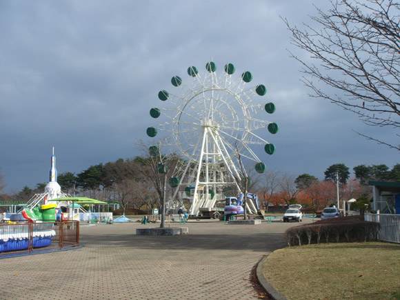 観覧車のある遊園地です